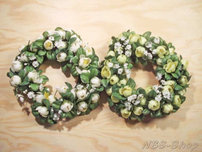 Kranz mit Blumenknospen