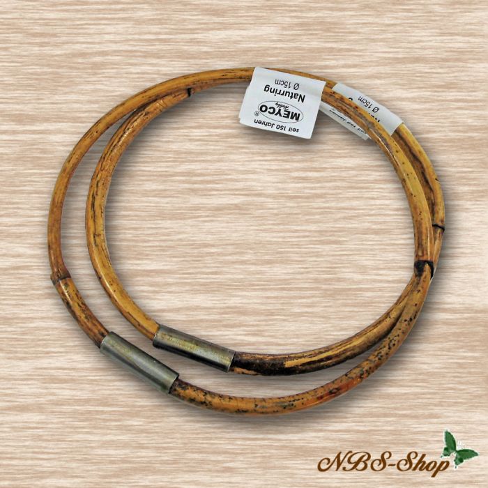 Ring aus Rattan, lackiert