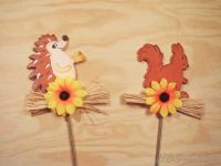 Holzfiguren Igel / Eichhörnchen am Stab